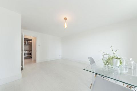 2 bedroom flat to rent, St. George Wharf, London SW8