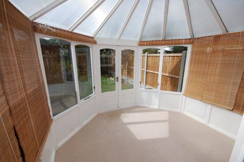 2 bedroom terraced house to rent, Aldridge Close, Chelmsford, CM2