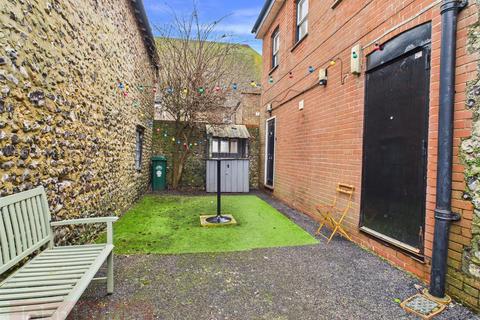 2 bedroom flat to rent, High Street, Rottingdean, Brighton
