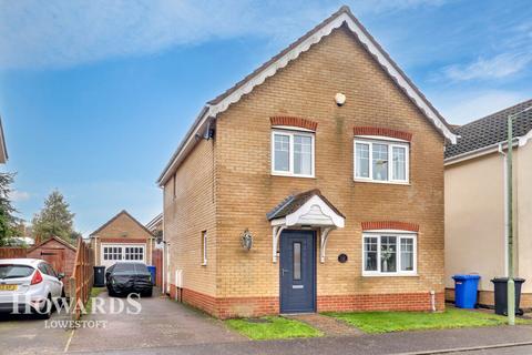 4 bedroom detached house for sale, Amber Drive, Kessingland