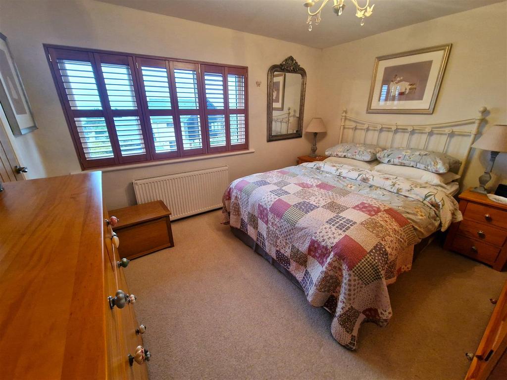 Bedroom 1.jpg