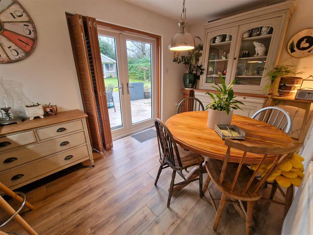 Dining Area.jpg