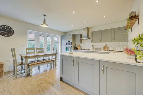 4 bedroom detached house for sale, Nicholas Walk, Rayleigh, SS6