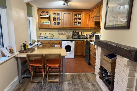 2 bedroom end of terrace house for sale, High Street, Cleckheaton BD19