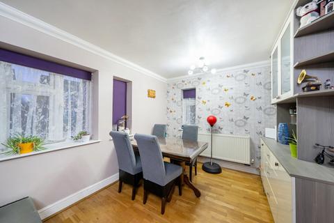 4 bedroom semi-detached house for sale, Newdigate Road East, Harefield Village, Middlesex