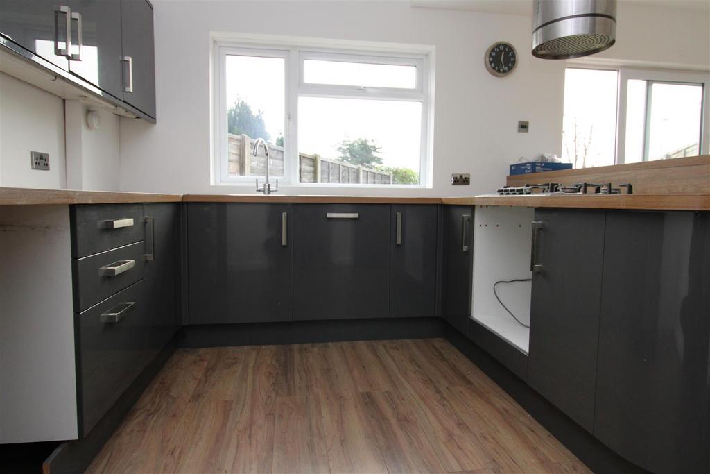 Kitchen 1.JPG
