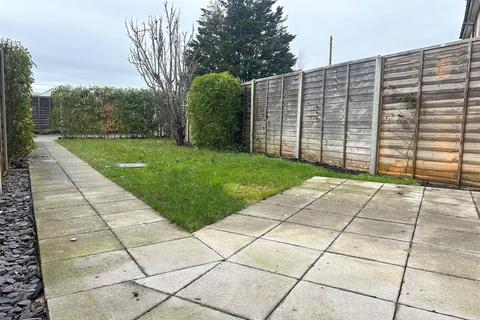 3 bedroom terraced house to rent, Clun Road, Wick, Littlehampton