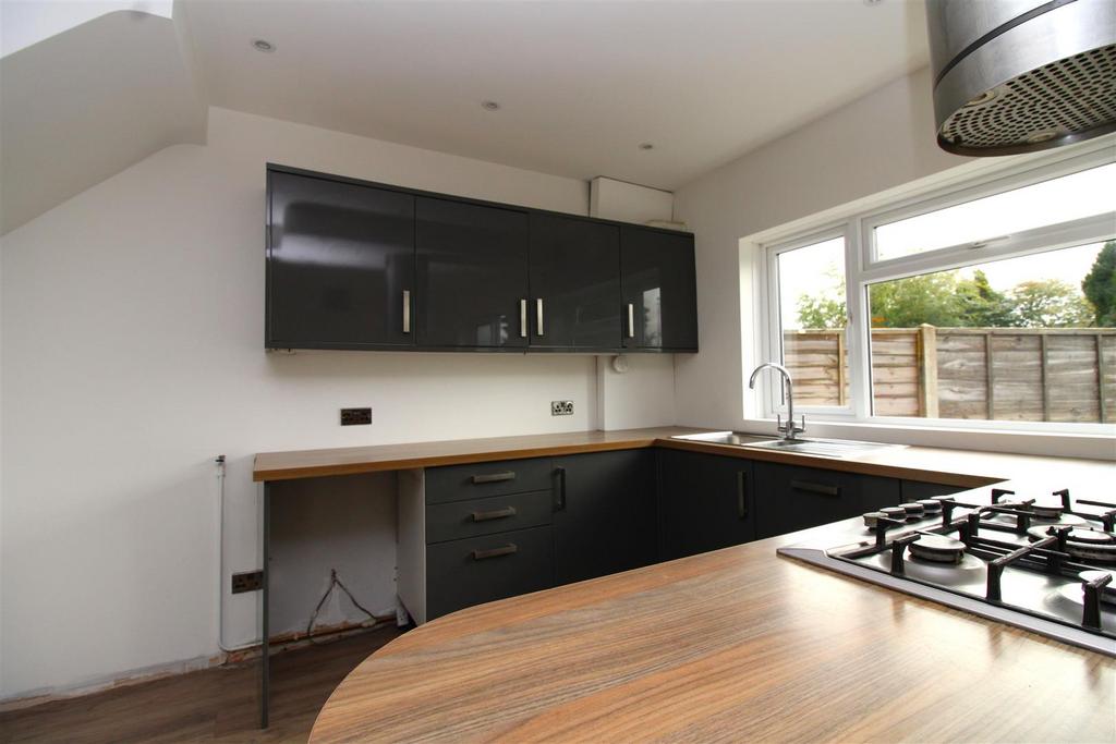 Kitchen 2.JPG