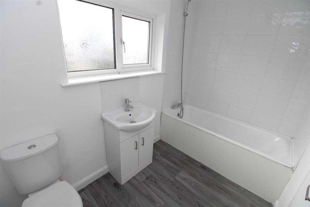 Bathroo,.JPG