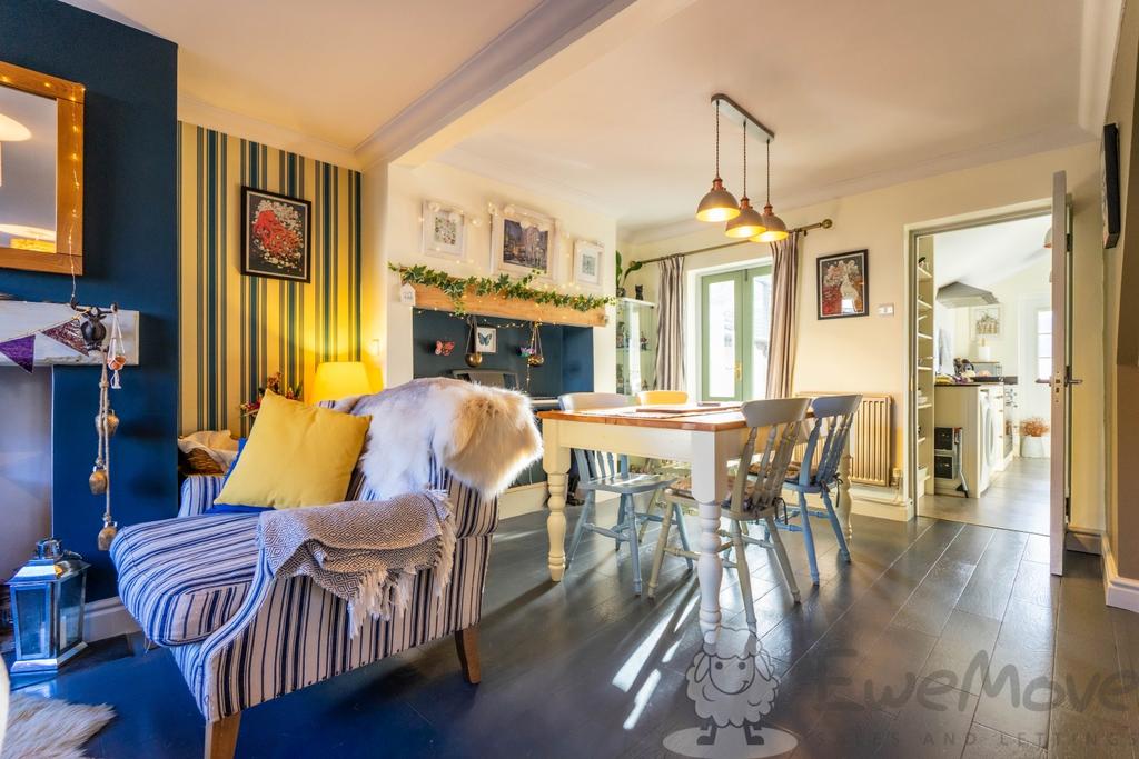Spacious Lounge-Diner