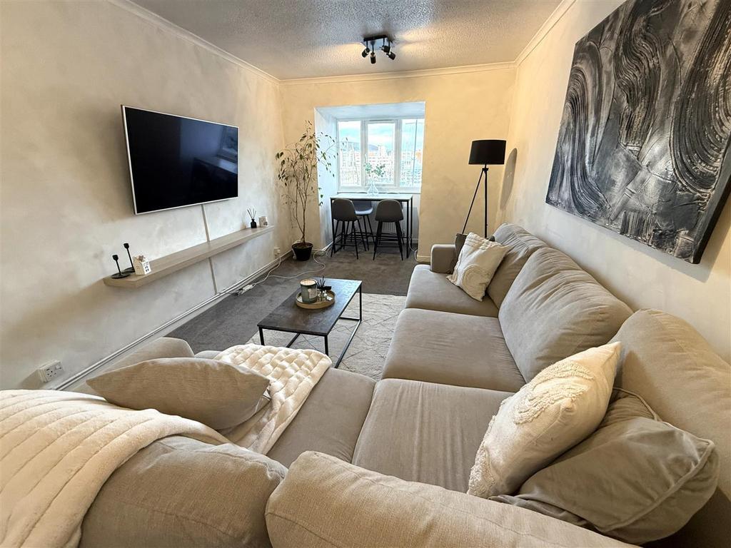 LOUNGE 1.jpg
