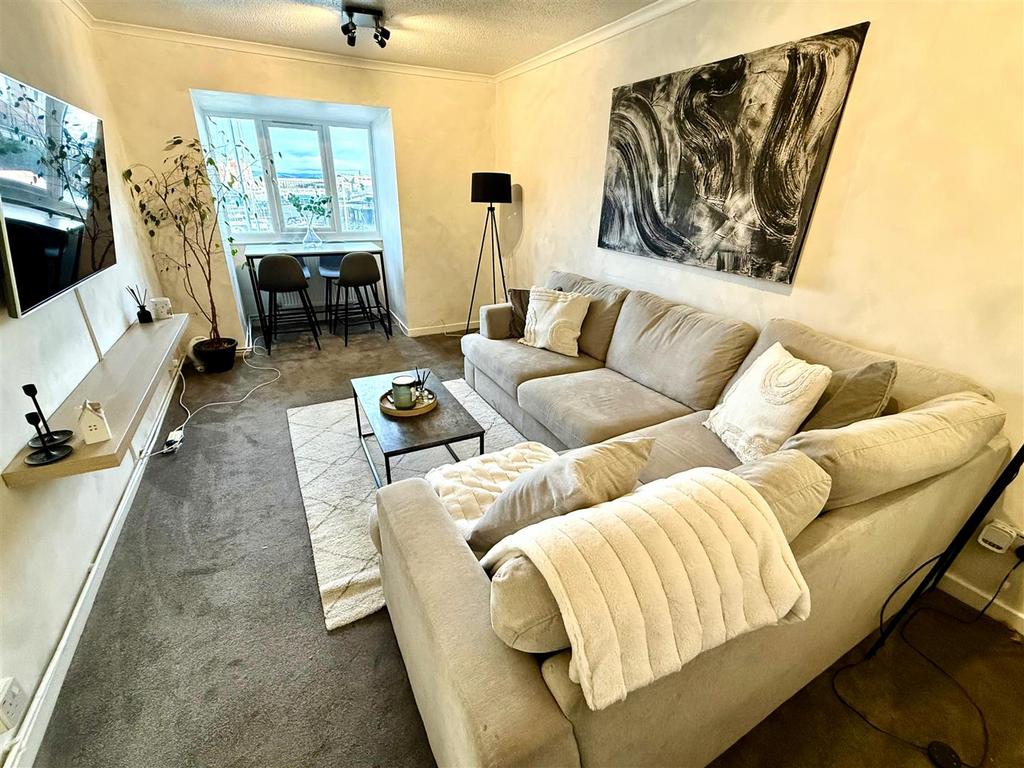 LOUNGE.jpg