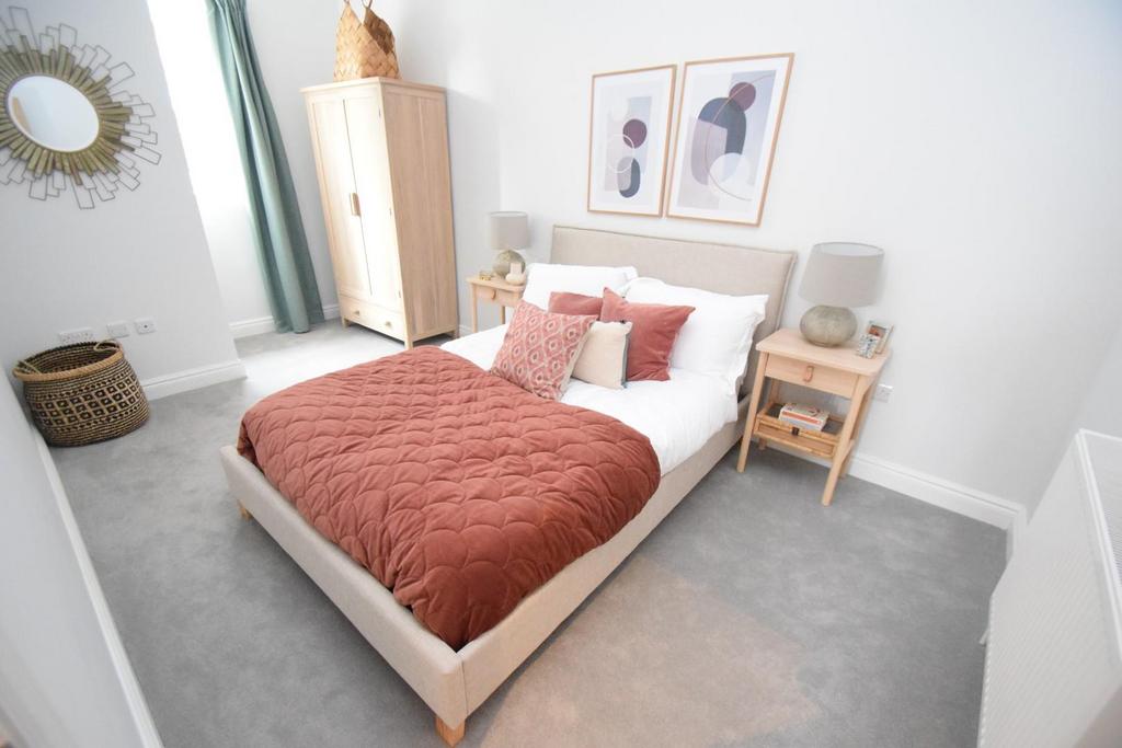 2 Ravelston Grange bed 2.JPG