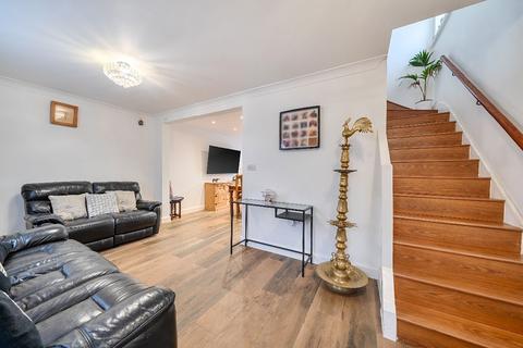 4 bedroom end of terrace house for sale, Edgware HA8