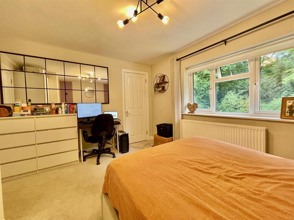 100 Dellsome Bed 1 Pic 2.jpg