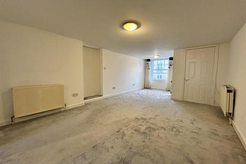 2 bedroom flat for sale, London Road, Chippenham