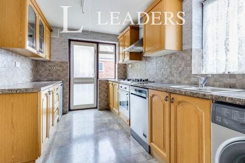 4 bedroom detached house to rent, Deanside Drive, LE11