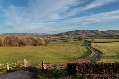 undefined, Little Llanthomas, Penyclawdd, NP25