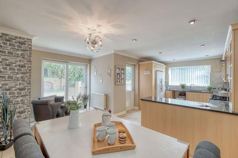 undefined, Linthurst Newtown, Blackwell, B60