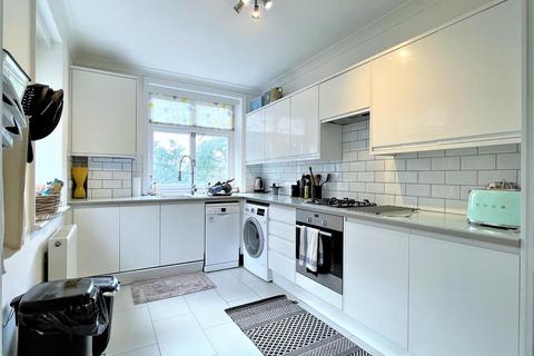 3 bedroom flat to rent, Oaklands Road, Bromley, BR1