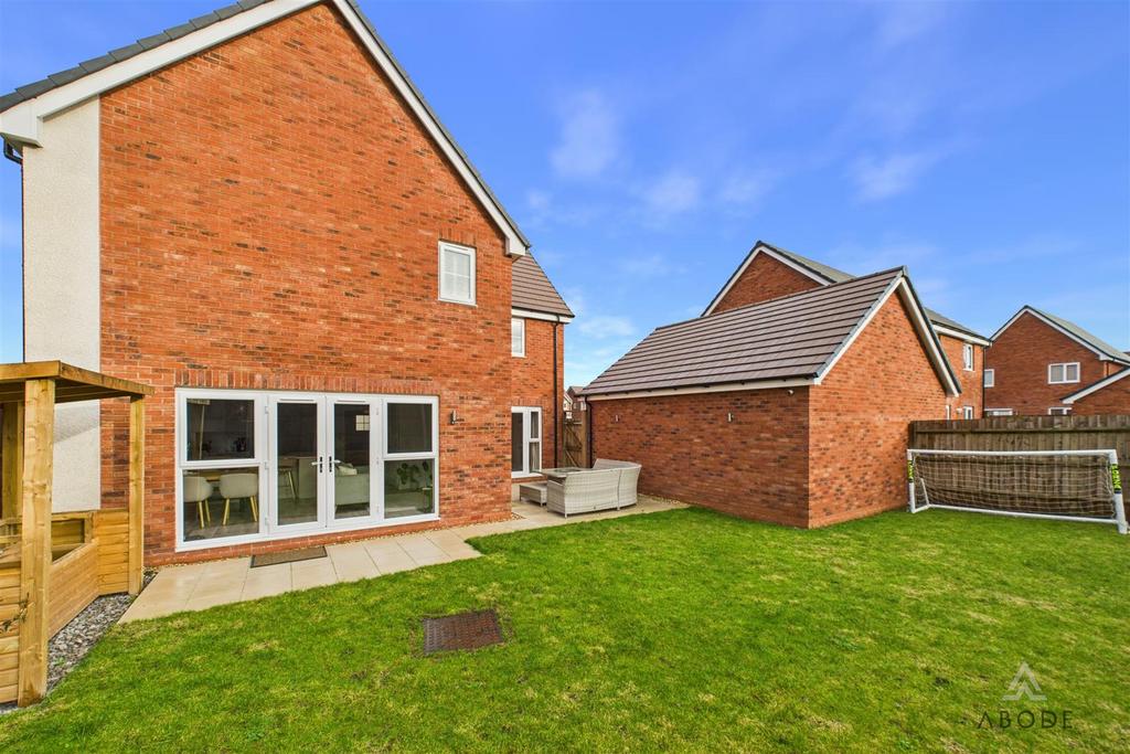 CAM01882 G0-PR0256-STILL027.jpg