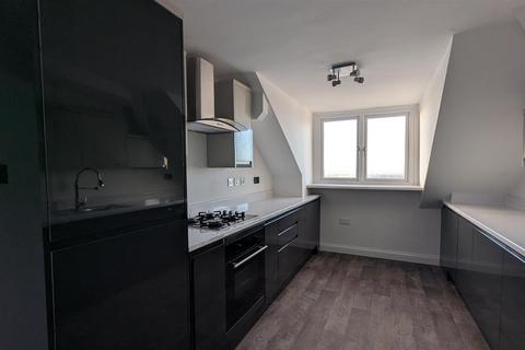 3 bedroom apartment to rent, Promenade, Southport PR9