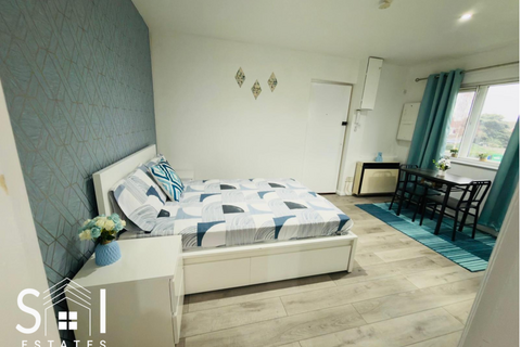 Studio to rent, Brendon Close, Harlington, Hayes, UB3 5NH
