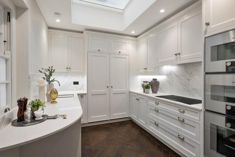 3 bedroom apartment to rent, Charles Street, London, W1J