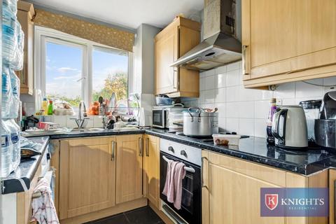 1 bedroom flat for sale, Gartons Close, Enfield, EN3