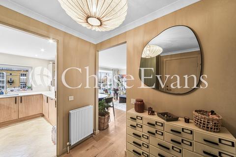 1 bedroom flat for sale, Queen Of Denmark Court, Rotherhithe, London, SE16