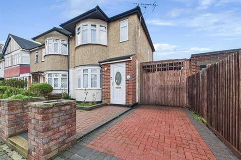 3 bedroom end of terrace house for sale, Selby Chase, Ruislip HA4