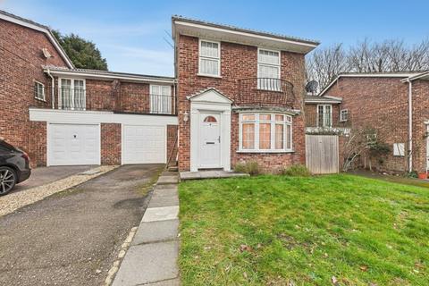 4 bedroom link detached house to rent, Hinstock Close, Farnborough, Hampshire, GU14