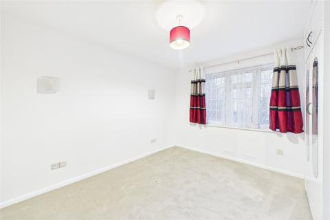 4 bedroom link detached house to rent, Hinstock Close, Farnborough, Hampshire, GU14