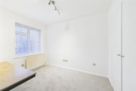 4 bedroom link detached house to rent, Hinstock Close, Farnborough, Hampshire, GU14