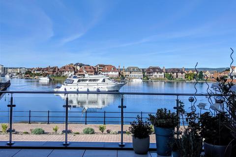 4 bedroom semi-detached house for sale, Port Moresby Place, Eastbourne