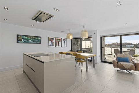 4 bedroom semi-detached house for sale, Port Moresby Place, Eastbourne