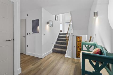 4 bedroom semi-detached house for sale, Port Moresby Place, Eastbourne