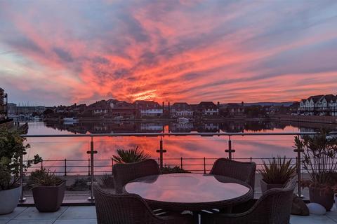 4 bedroom semi-detached house for sale, Port Moresby Place, Eastbourne