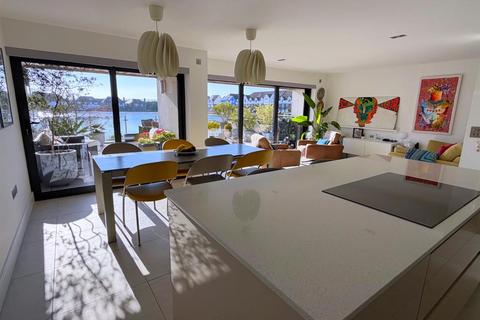 4 bedroom semi-detached house for sale, Port Moresby Place, Eastbourne