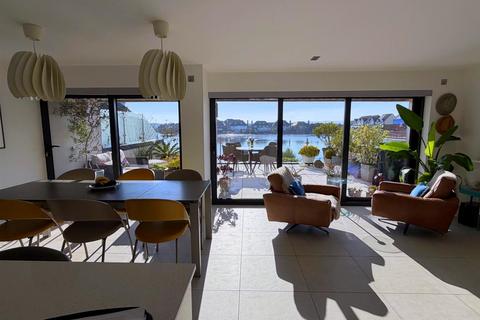 4 bedroom semi-detached house for sale, Port Moresby Place, Eastbourne