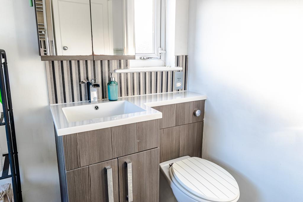 Bathroom2