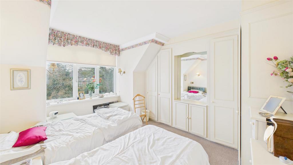 Bedroom 1 (Rear)