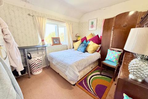3 bedroom end of terrace house for sale, 81 Oakland Road, Newton Abbot, Devon TQ12 4EE