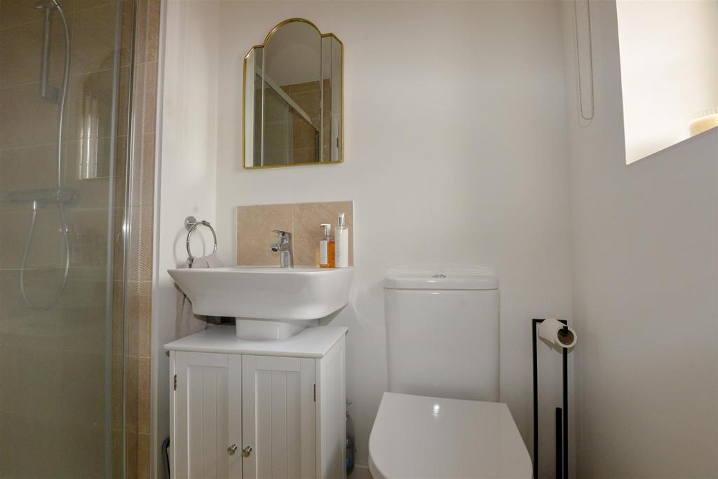 Ensuite 1.jpg