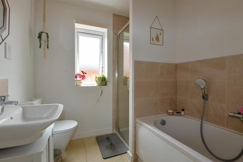 Bathroom 1.jpg