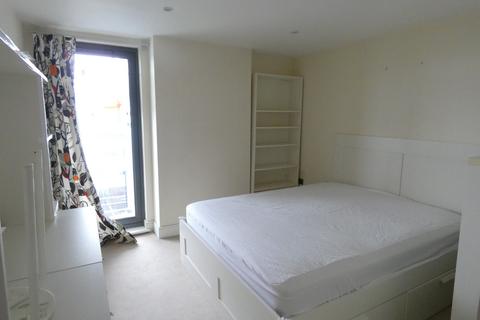 3 bedroom apartment to rent, Parkview Apartments Chrisp Street, London E14