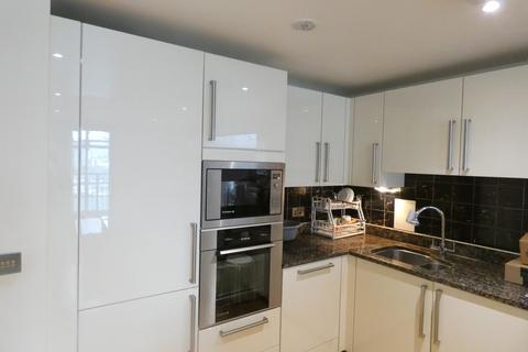 3 bedroom apartment to rent, Parkview Apartments Chrisp Street, London E14