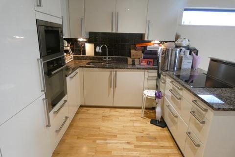 3 bedroom apartment to rent, Parkview Apartments Chrisp Street, London E14