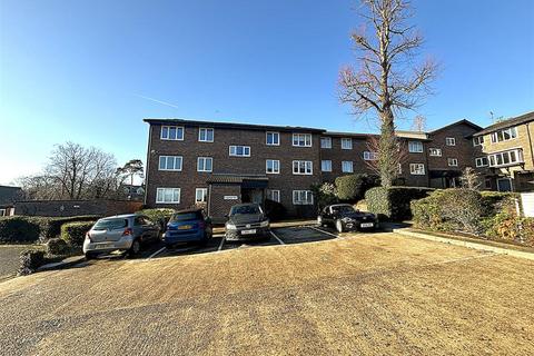 2 bedroom flat for sale, Kingsleigh Walk, Bromley