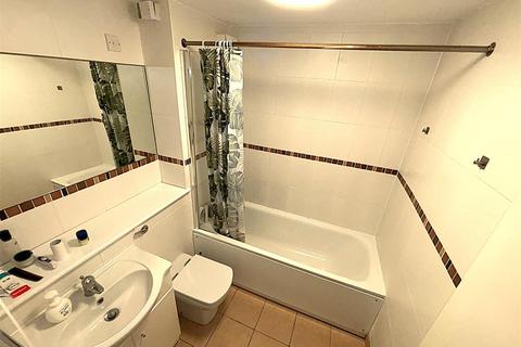 2 bedroom flat for sale, Kingsleigh Walk, Bromley